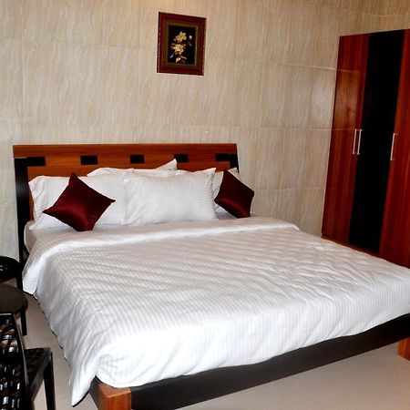 Peace Inn Chennai Exteriör bild
