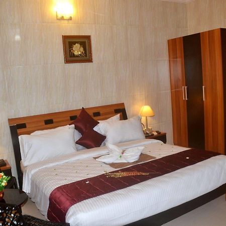 Peace Inn Chennai Exteriör bild