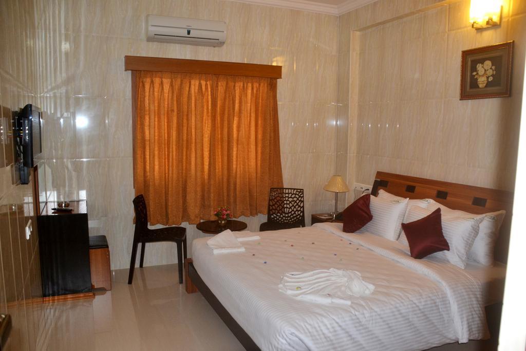 Peace Inn Chennai Exteriör bild