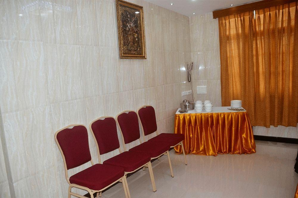 Peace Inn Chennai Exteriör bild