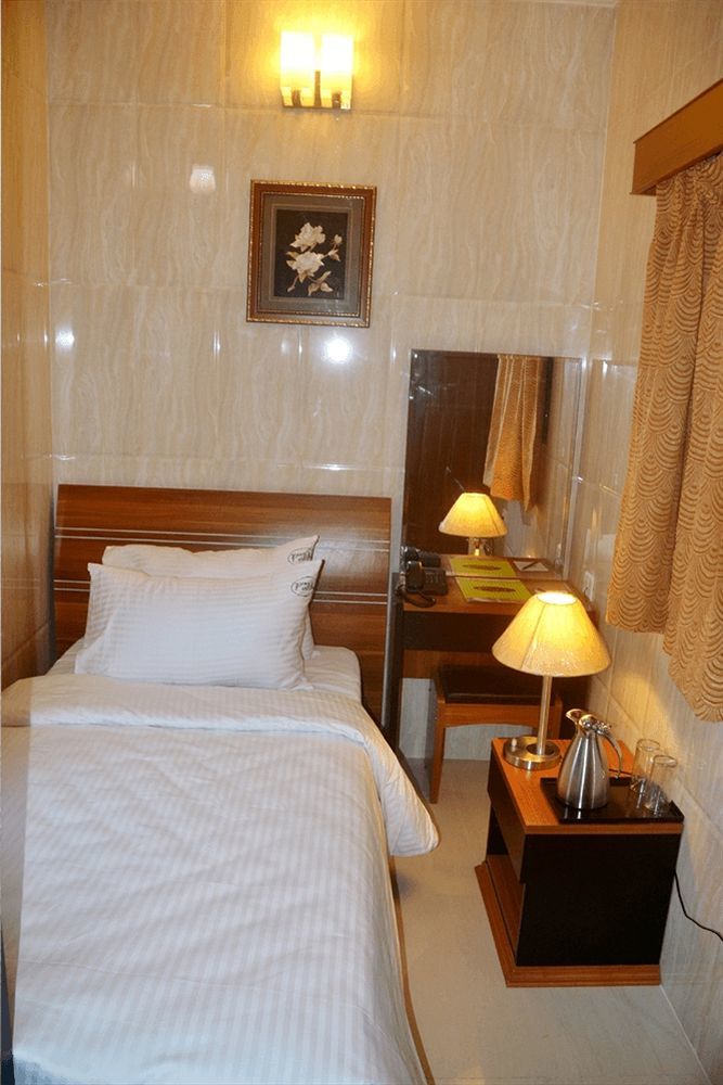 Peace Inn Chennai Exteriör bild