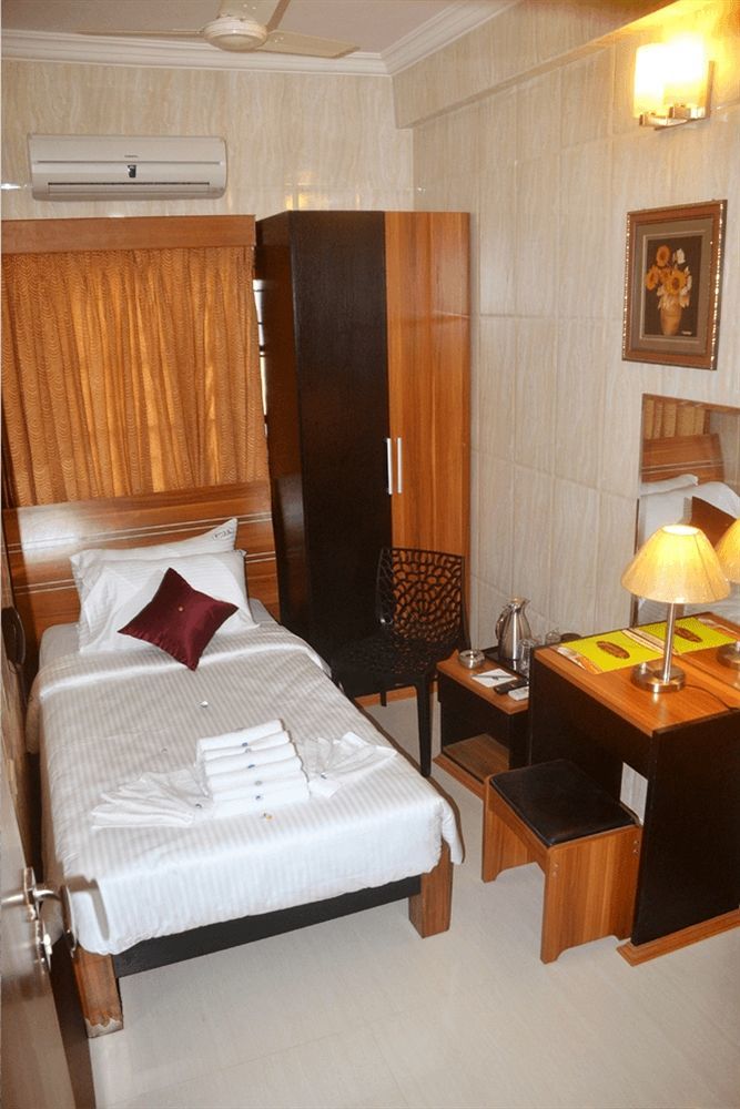 Peace Inn Chennai Exteriör bild