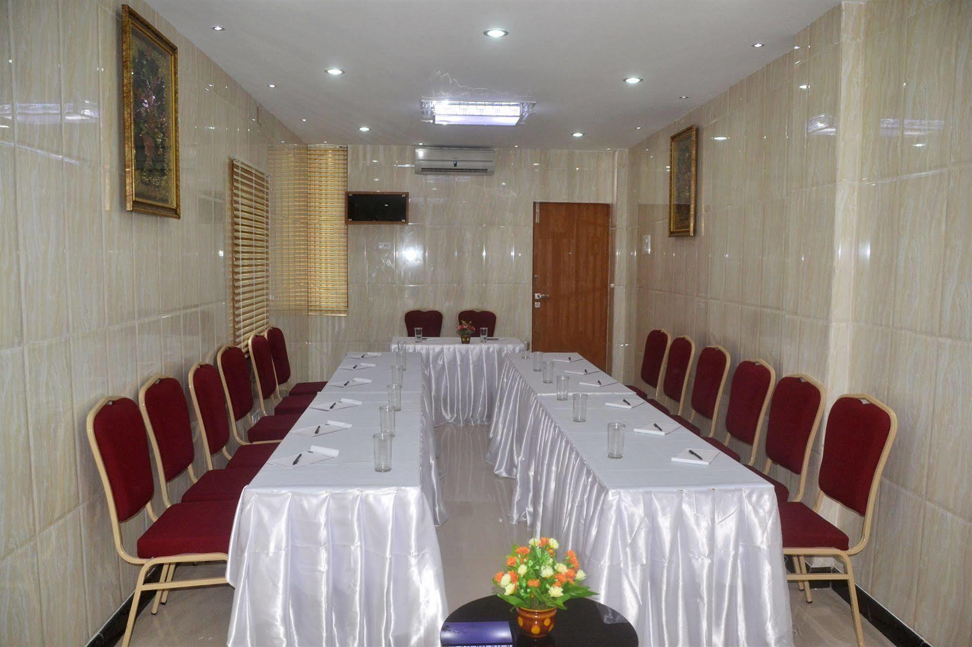 Peace Inn Chennai Exteriör bild