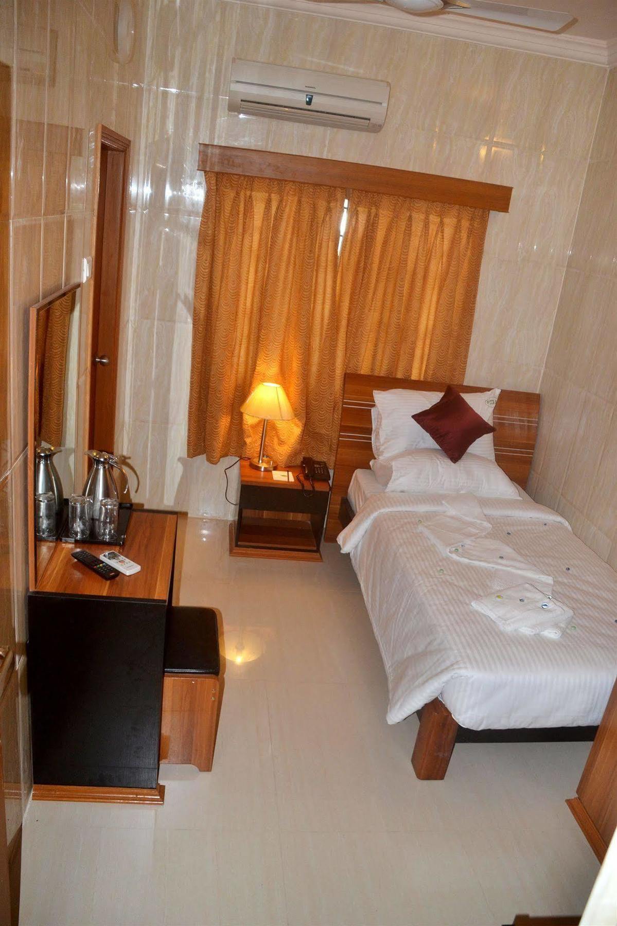 Peace Inn Chennai Exteriör bild