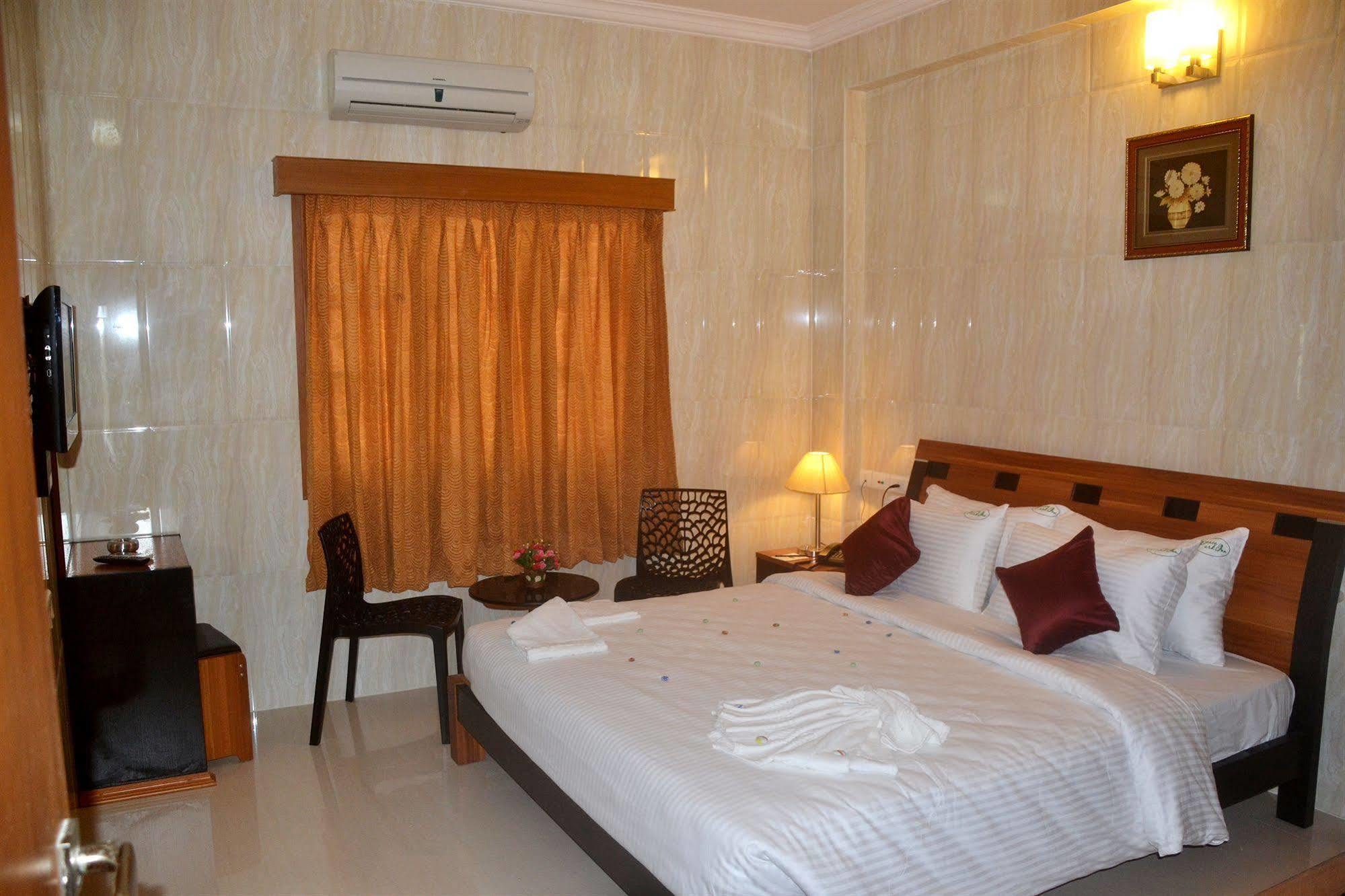 Peace Inn Chennai Exteriör bild