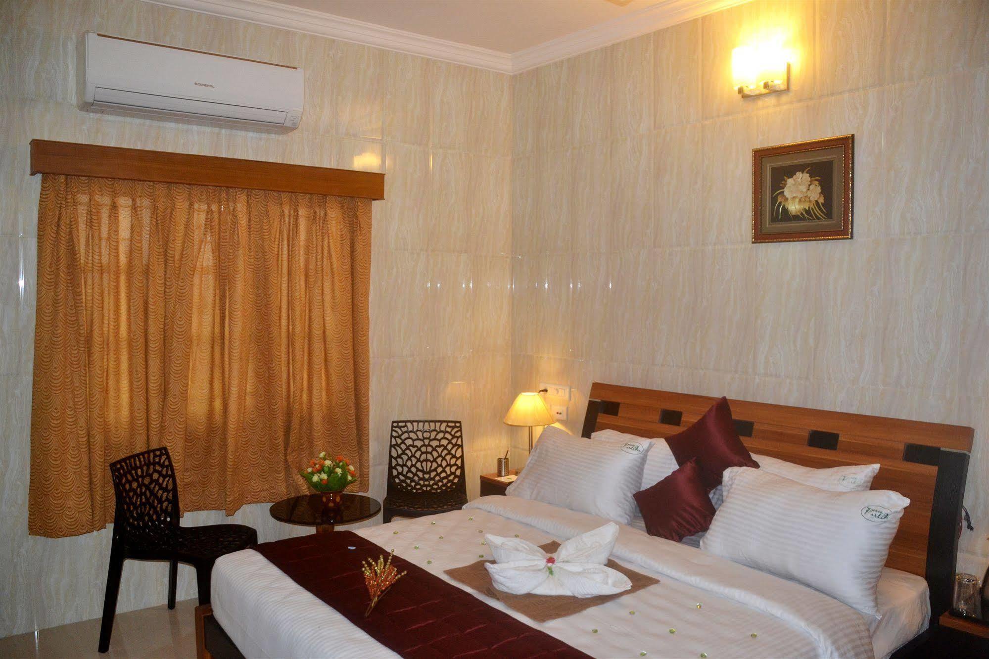 Peace Inn Chennai Exteriör bild