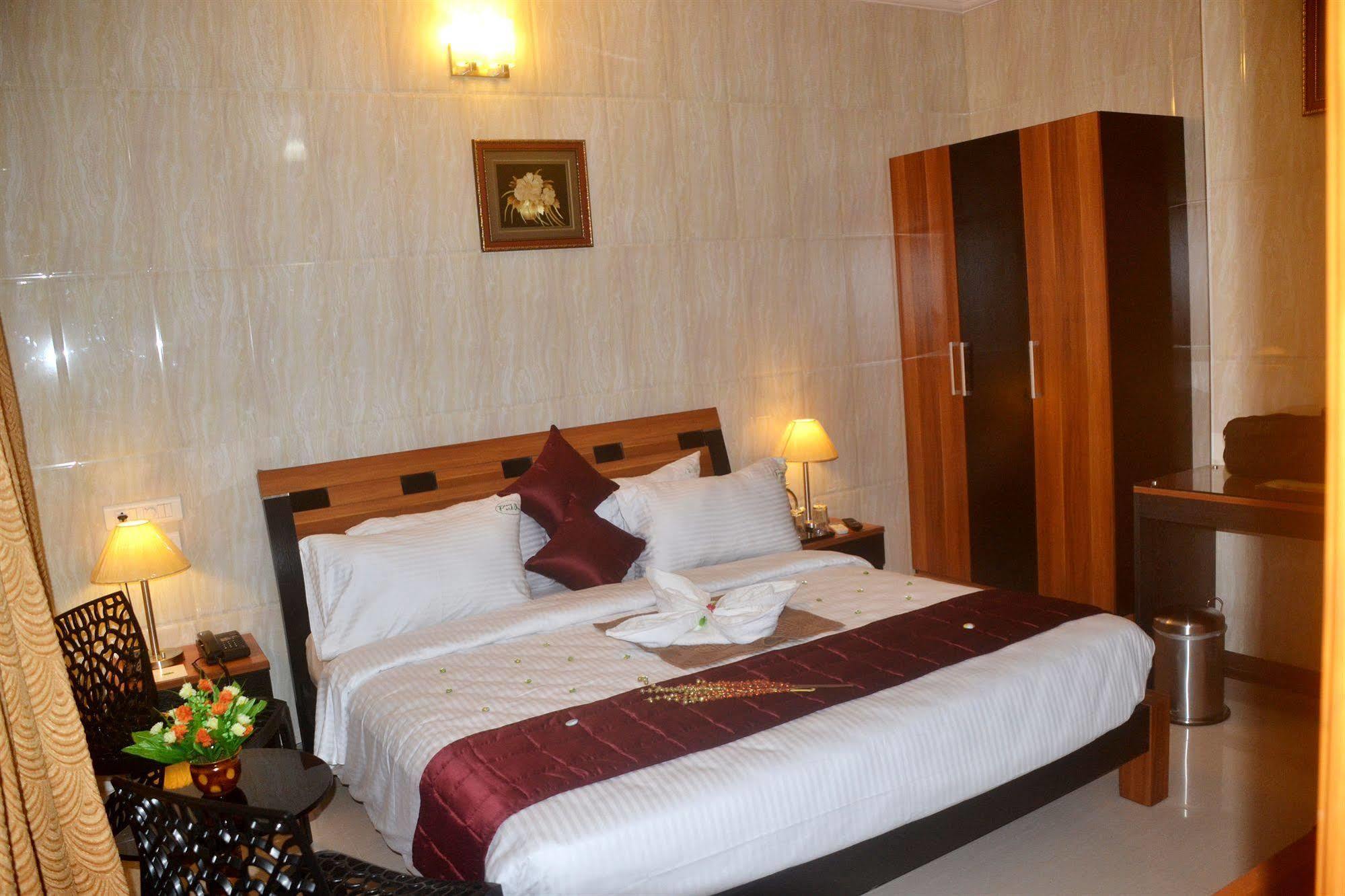 Peace Inn Chennai Exteriör bild